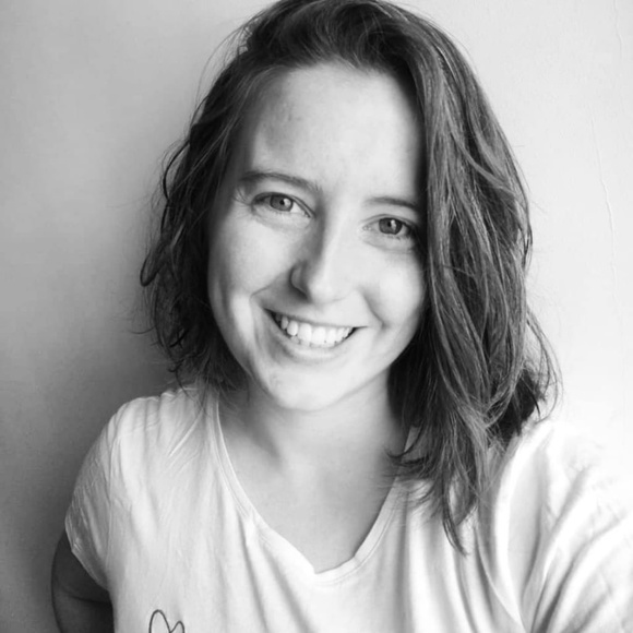 Meet your Posher, Gwenda - Picture 1 of 1